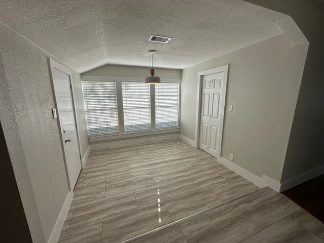 5407 Menard Avenue, Galveston, TX 77551