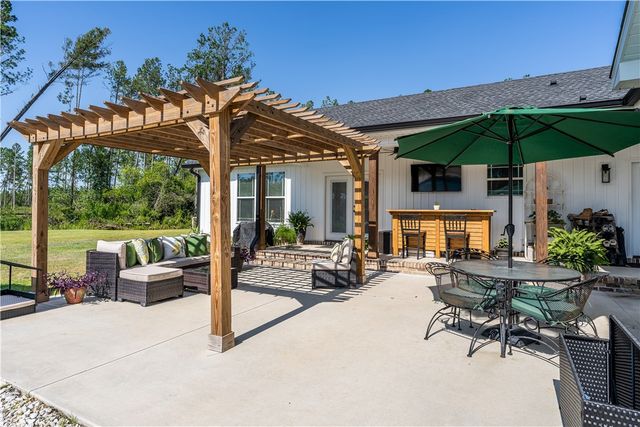 121 Farms Edge Road S, Manor, GA 31550