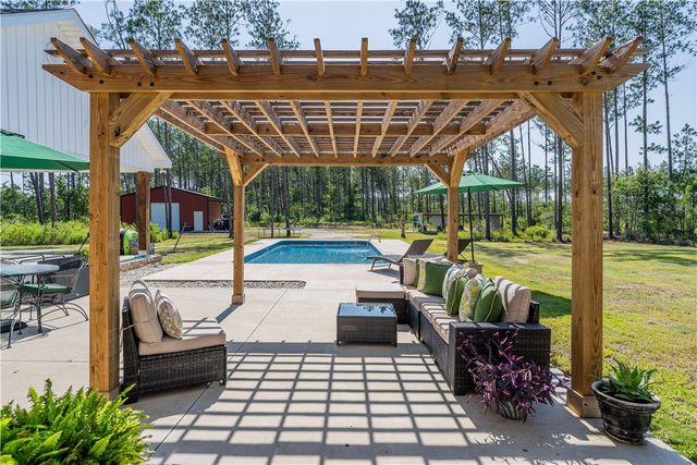 121 Farms Edge Road S, Manor, GA 31550