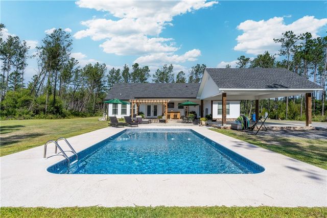 121 Farms Edge Road S, Manor, GA 31550