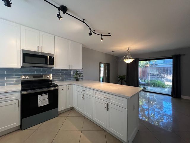 272 RIver Run cir, Sacramento, CA 95833