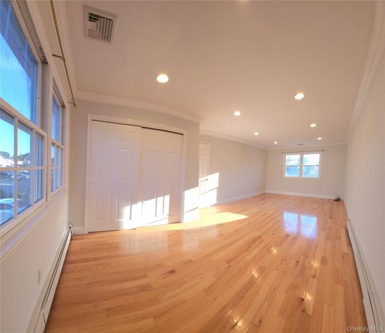34 Arch Lane, Hicksville, NY 11801