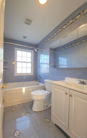 34 Arch Lane, Hicksville, NY 11801
