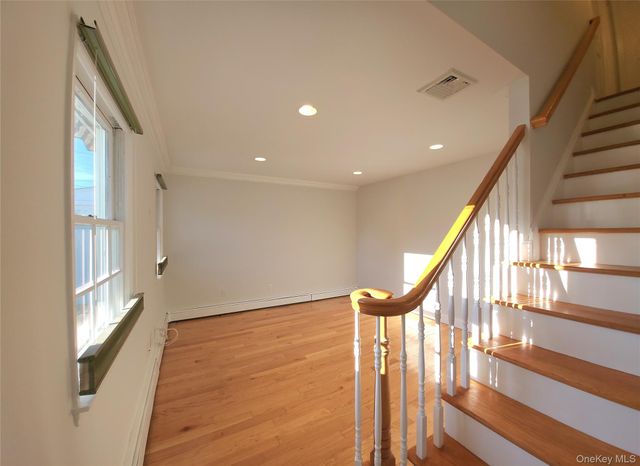 34 Arch Lane, Hicksville, NY 11801