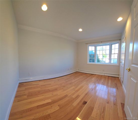 34 Arch Lane, Hicksville, NY 11801