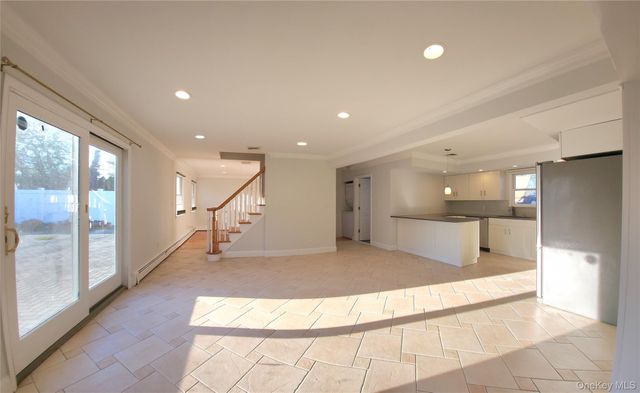 34 Arch Lane, Hicksville, NY 11801