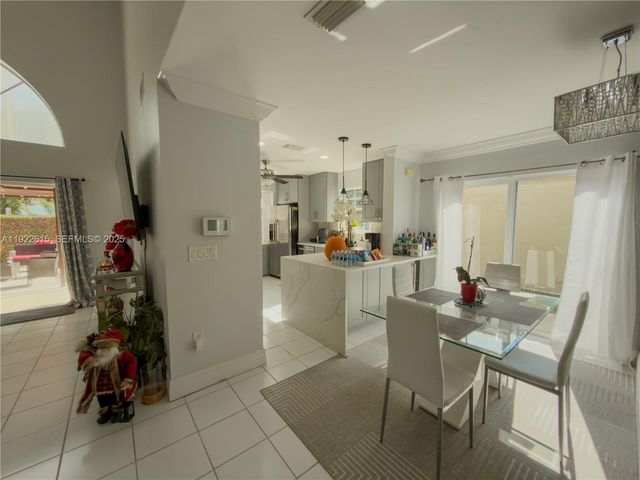 5460 NW 49th Ave, Coconut Creek, FL 33073