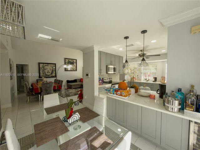 5460 NW 49th Ave, Coconut Creek, FL 33073