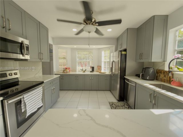 5460 NW 49th Ave, Coconut Creek, FL 33073