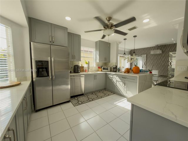 5460 NW 49th Ave, Coconut Creek, FL 33073