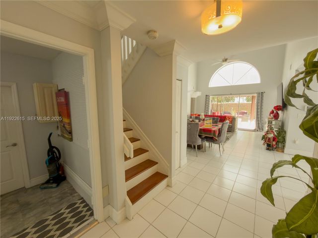 5460 NW 49th Ave, Coconut Creek, FL 33073