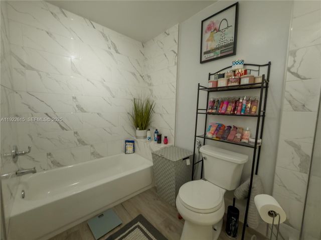 5460 NW 49th Ave, Coconut Creek, FL 33073