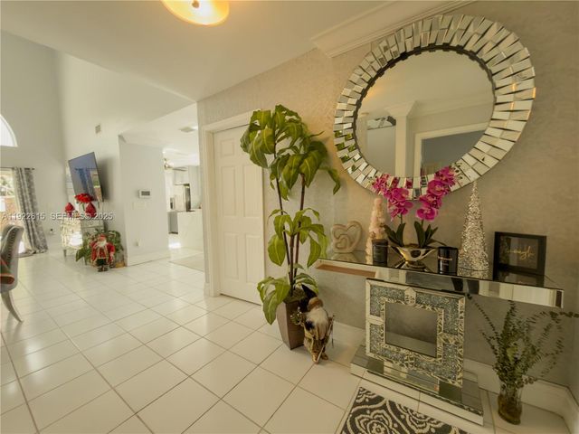 5460 NW 49th Ave, Coconut Creek, FL 33073