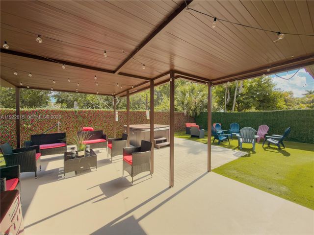 5460 NW 49th Ave, Coconut Creek, FL 33073