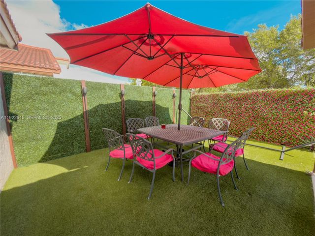 5460 NW 49th Ave, Coconut Creek, FL 33073