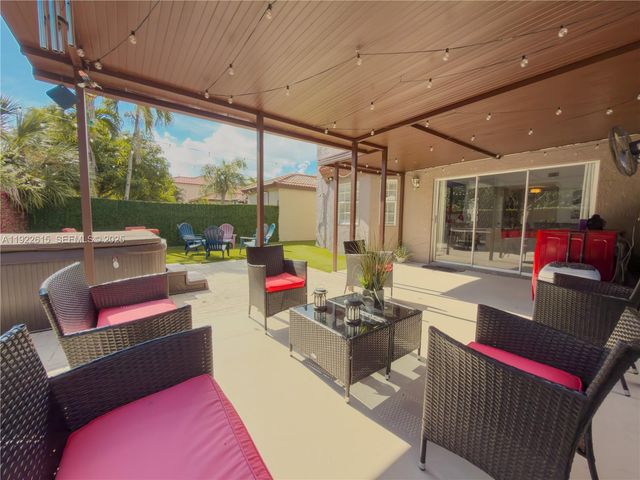 5460 NW 49th Ave, Coconut Creek, FL 33073