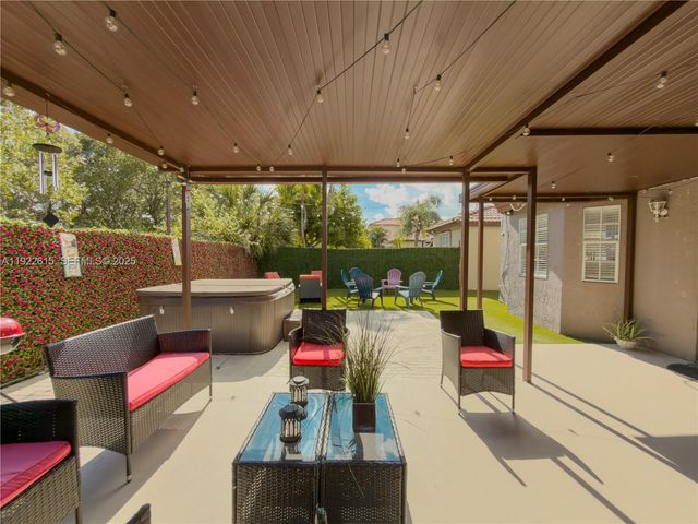 5460 NW 49th Ave, Coconut Creek, FL 33073