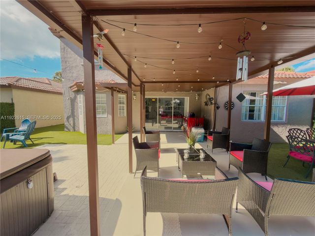 5460 NW 49th Ave, Coconut Creek, FL 33073