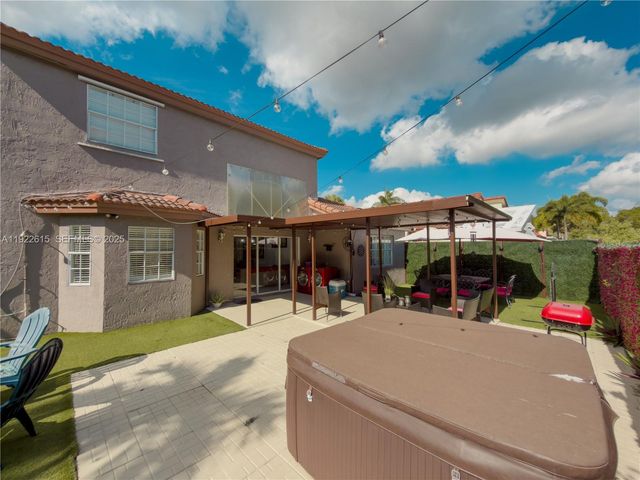 5460 NW 49th Ave, Coconut Creek, FL 33073