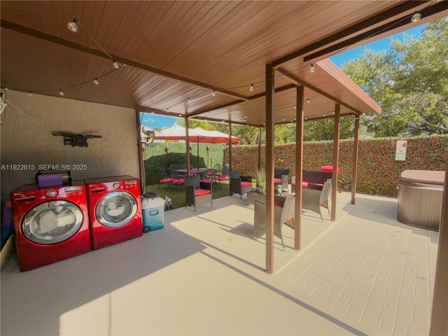 5460 NW 49th Ave, Coconut Creek, FL 33073