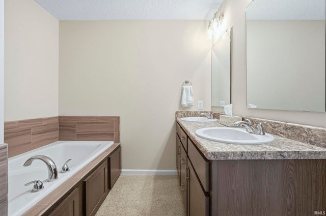 5240 Pigeon Creek Court, Fort Wayne, IN 46825