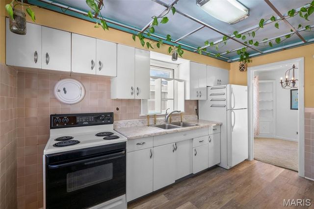 9911 Dennison Avenue, Overland, MO 63114