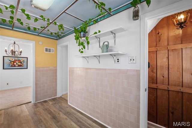 9911 Dennison Avenue, Overland, MO 63114