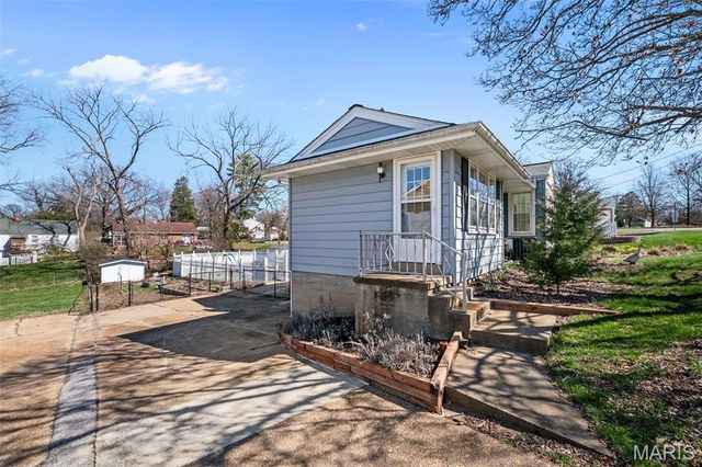 9911 Dennison Avenue, Overland, MO 63114