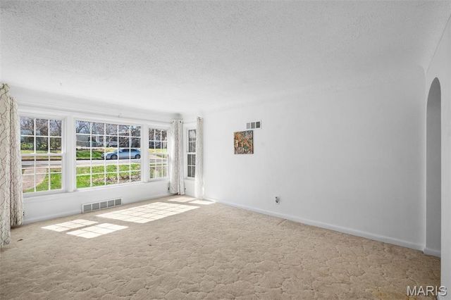 9911 Dennison Avenue, Overland, MO 63114