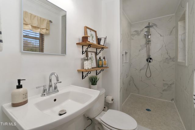 5010 Newport Highway, Greeneville, TN 37743