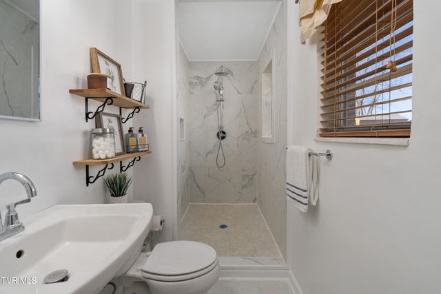 5010 Newport Highway, Greeneville, TN 37743