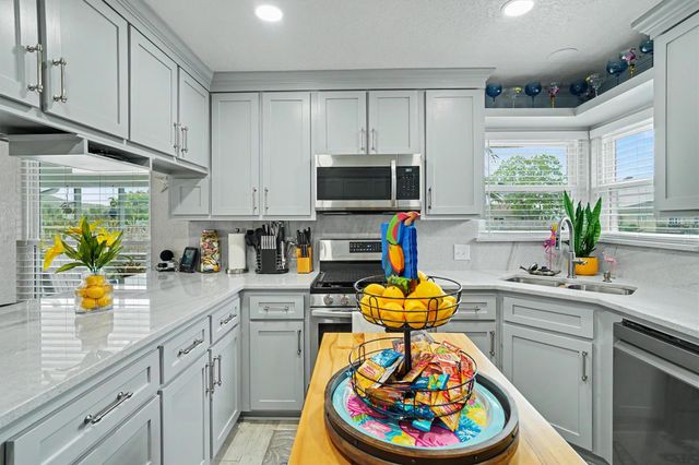 369 Ling, Bayou Vista, TX 77563