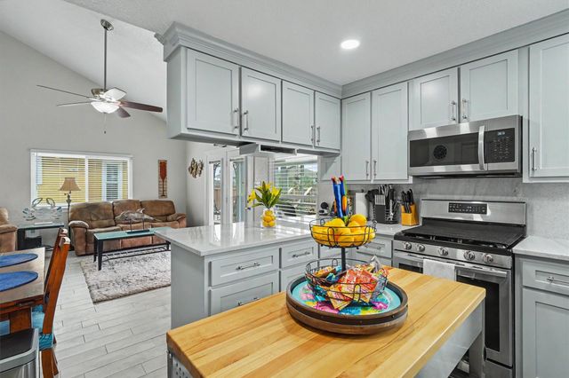 369 Ling, Bayou Vista, TX 77563