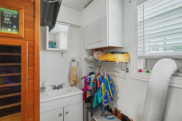 369 Ling, Bayou Vista, TX 77563