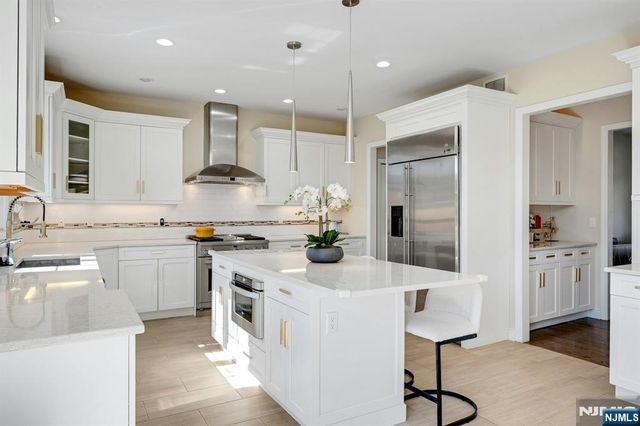 26 Sunset Road, Livingston, NJ 07039