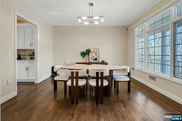 26 Sunset Road, Livingston, NJ 07039