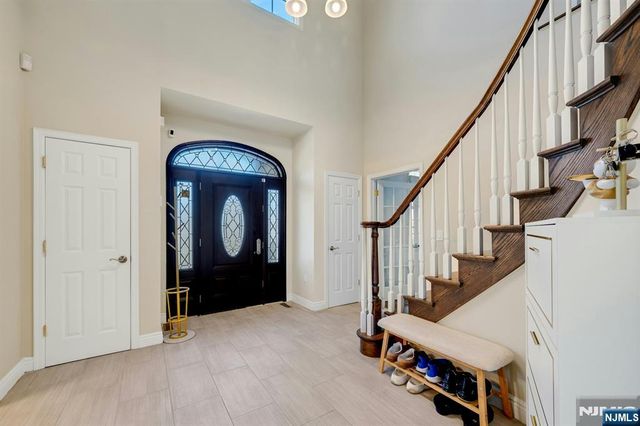 26 Sunset Road, Livingston, NJ 07039