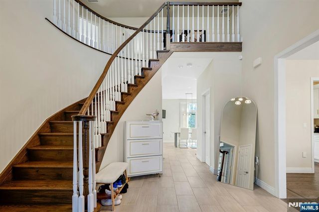 26 Sunset Road, Livingston, NJ 07039