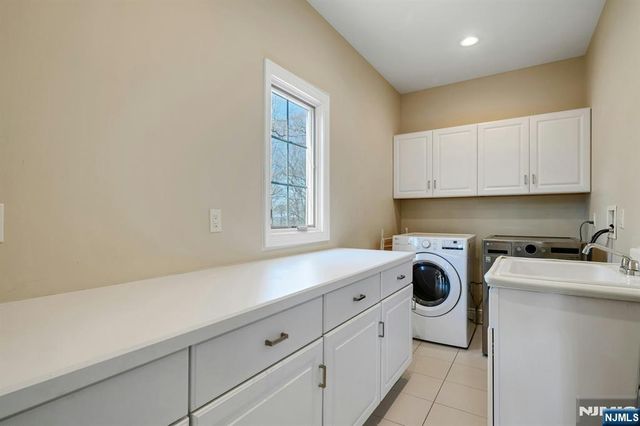 26 Sunset Road, Livingston, NJ 07039