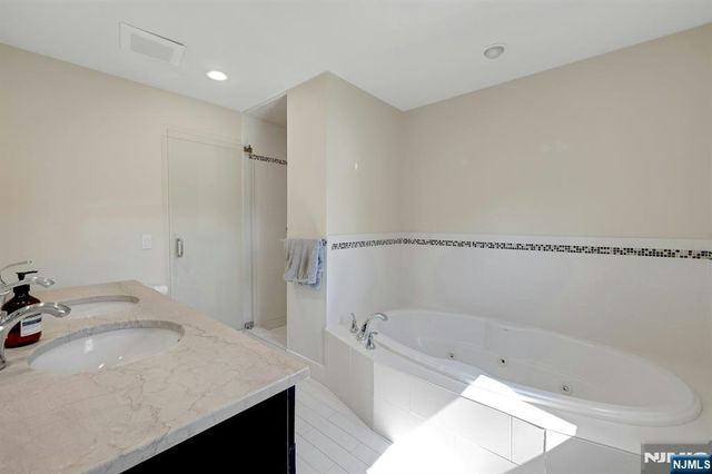 26 Sunset Road, Livingston, NJ 07039