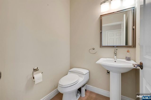 26 Sunset Road, Livingston, NJ 07039