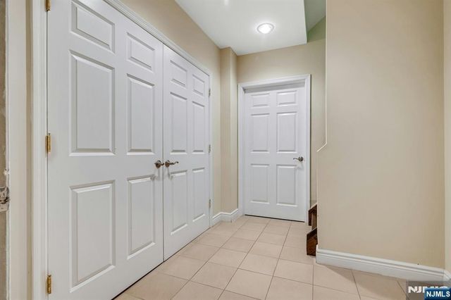 26 Sunset Road, Livingston, NJ 07039