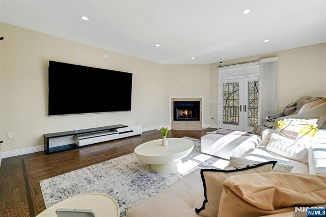26 Sunset Road, Livingston, NJ 07039