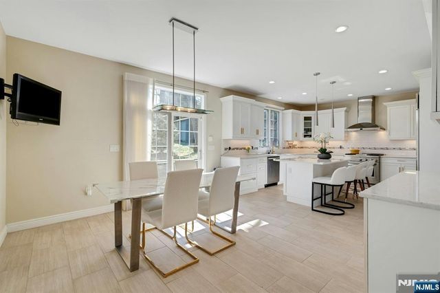 26 Sunset Road, Livingston, NJ 07039