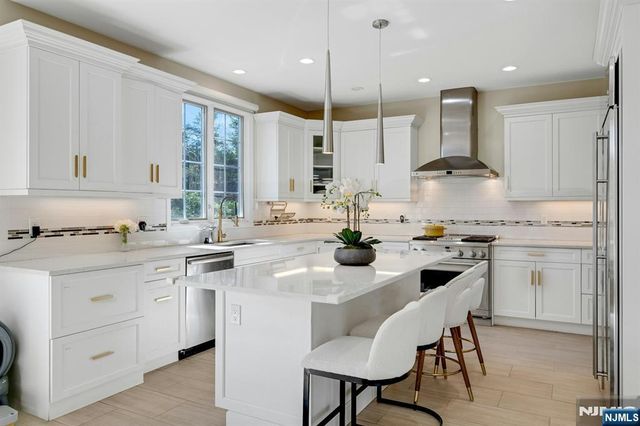26 Sunset Road, Livingston, NJ 07039
