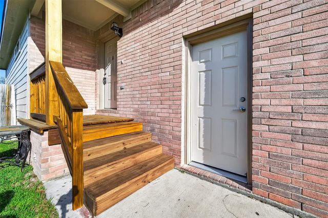 17111 Loch Raven Lane, Houston, TX 77060