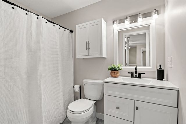 69 Kennedy Dr 69, Chelmsford, MA 01863