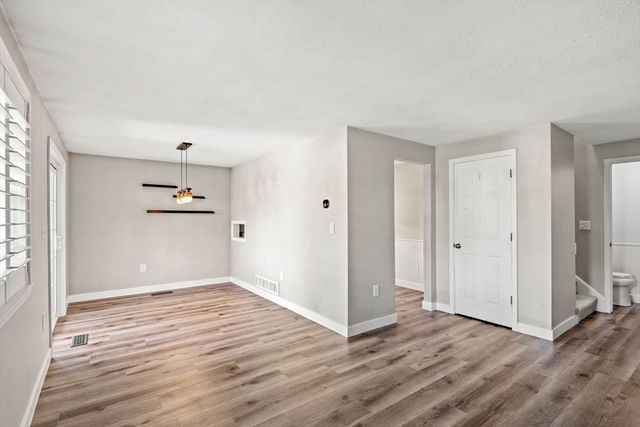 69 Kennedy Dr 69, Chelmsford, MA 01863