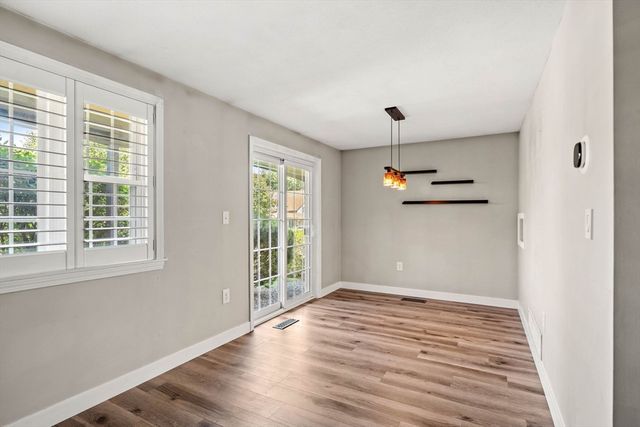 69 Kennedy Dr 69, Chelmsford, MA 01863