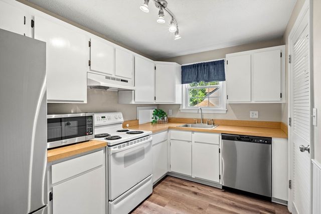 69 Kennedy Dr 69, Chelmsford, MA 01863